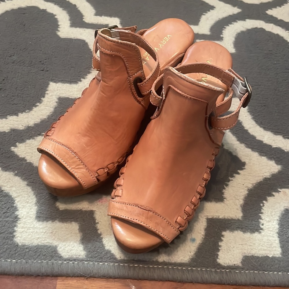 NWT Volatile wedges size 7
